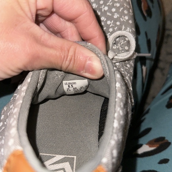 Vans Grey Flower Patterned Lace Up Shoes size 8.5 - Picture 4 of 7